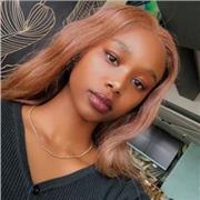 Insegnante di inglese con esperienza, offre lezioni pratiche in presenza e online. Metodo interattivo, personalizzato e orientato